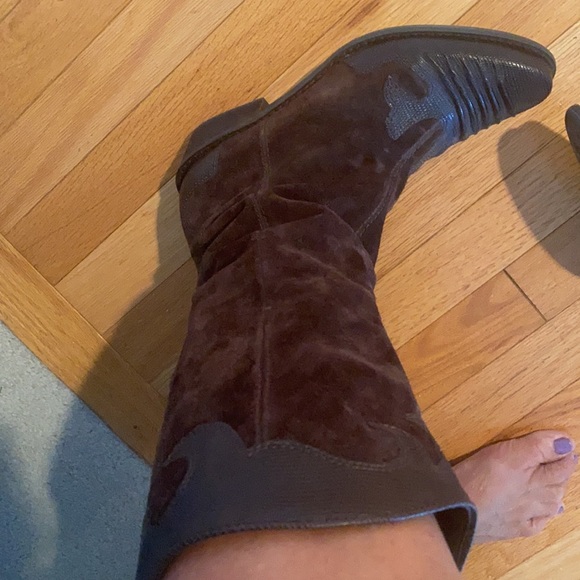 Franco Sarto suede cowboy boots. - Picture 4 of 6